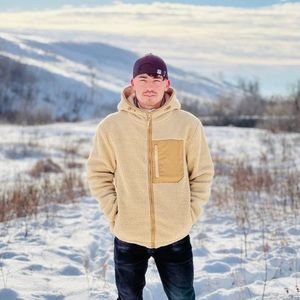 Meet your Posher, Sina